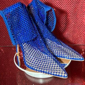 Mixx Shuz Rosalia Fish Net and Rhinestone 4.5” Heel Fish Net Booties Size 9 NWOT